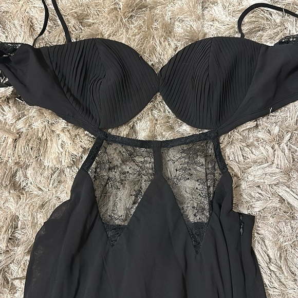 ASOS DESIGN corset detail cold shoulder maxi dress with lace inserts in black - Picture 9 of 11